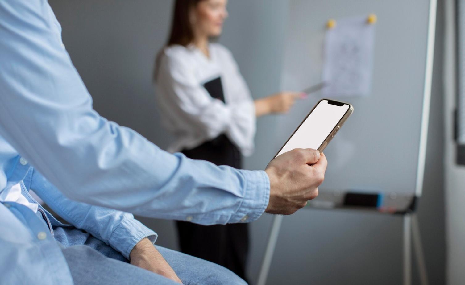 Espacio de trabajo en Granada donde comenzó dosalsumyuboexo en 2019